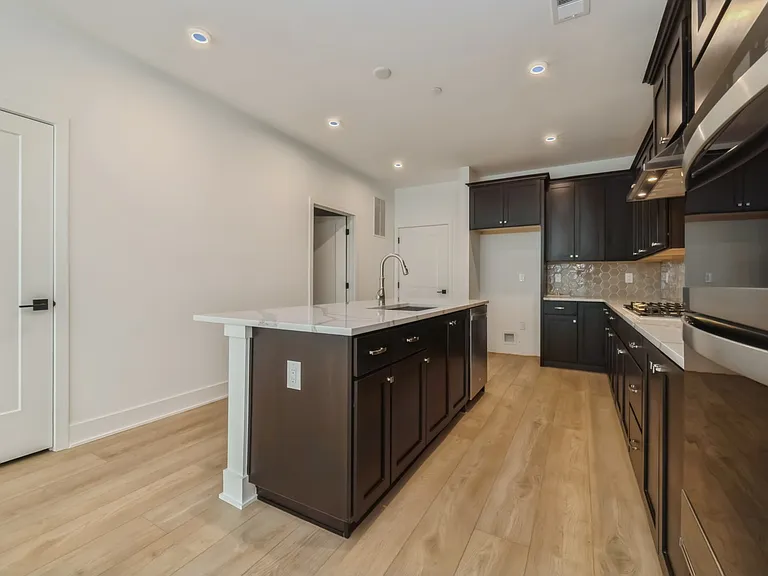 2107 Donatello Dr — Photo 19