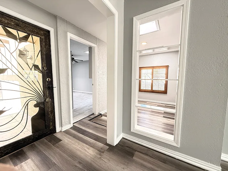 10405 Ashwood Dr — Photo 2