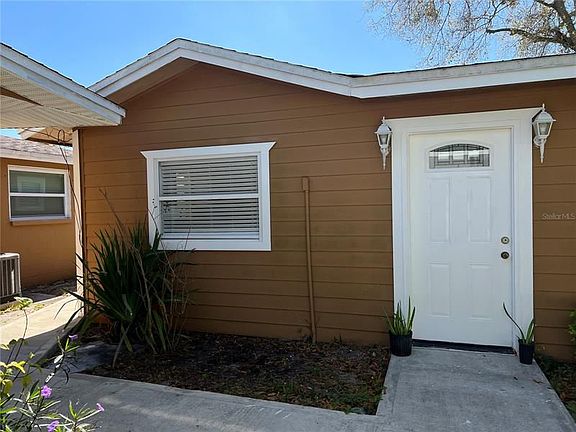 4th image of 8816 Auburn Way