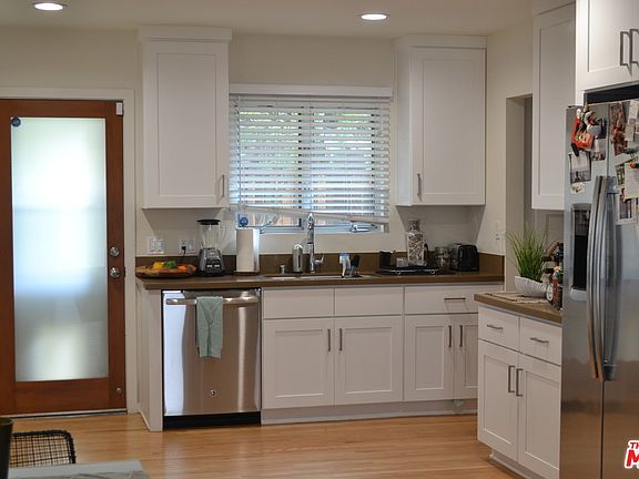 4th image of 10628 Ayres Ave