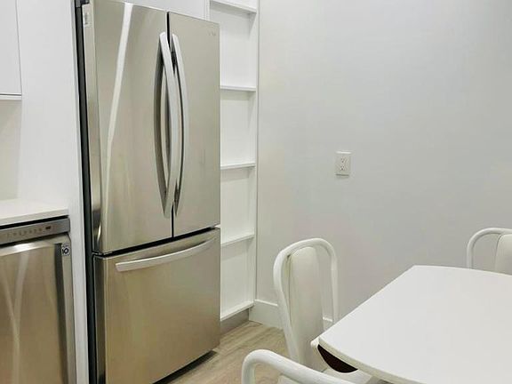 4th image of 100-0 Bayview Dr #1031
