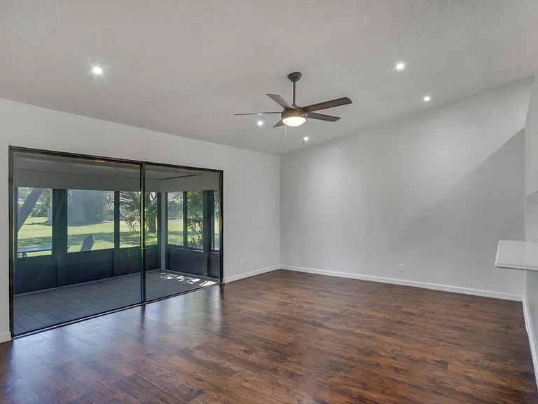 30 Kensington Ln — Photo 8