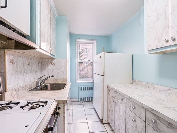 5th image of 3538 75th St APT 2A