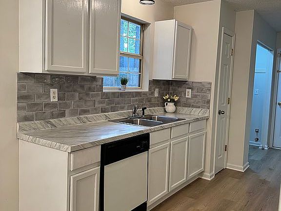 4th image of 105 Lynn Ct