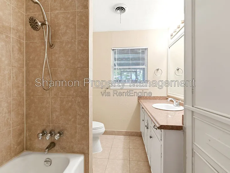 8406 Highcrest Dr — Photo 24