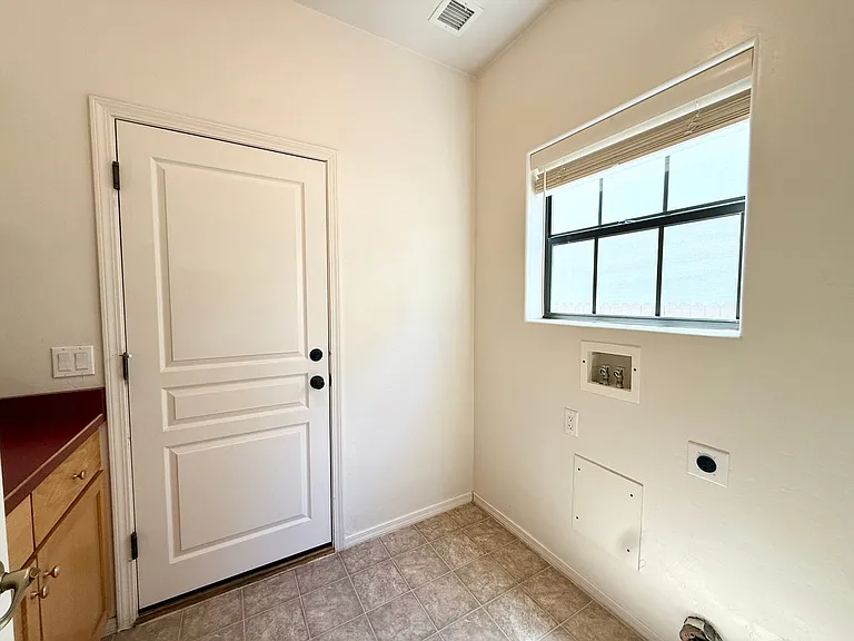 1210 Gardenia Ln — Photo 13