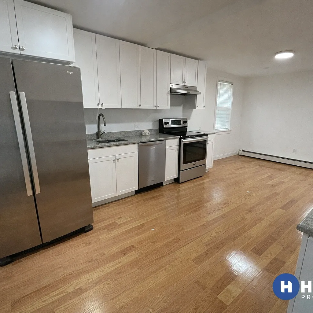 2 bed, 1.0 bath, $2,750 — Photo 2