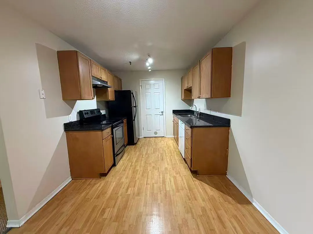 2 bed, 1000 sqft, $1,950 — Photo 4