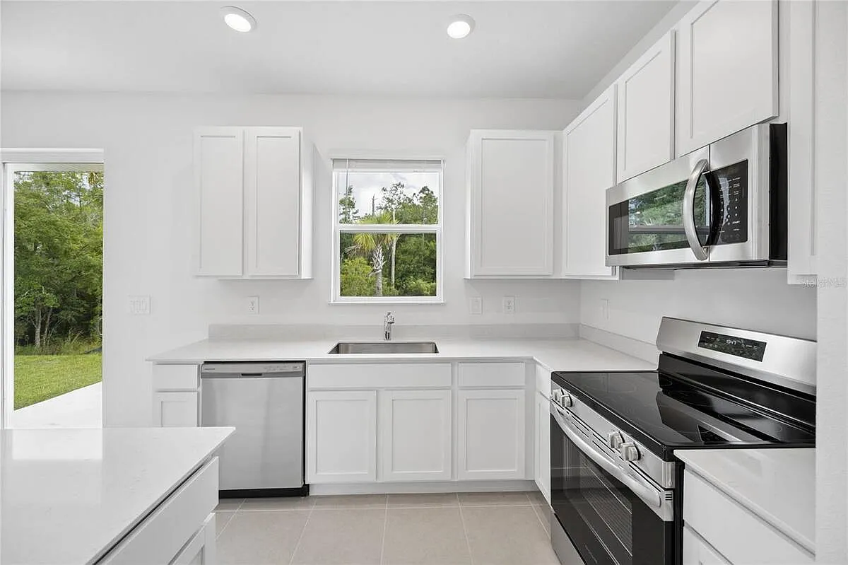 3 bed, 2.5 bath, 1873 sqft, $2,000 — Photo 3