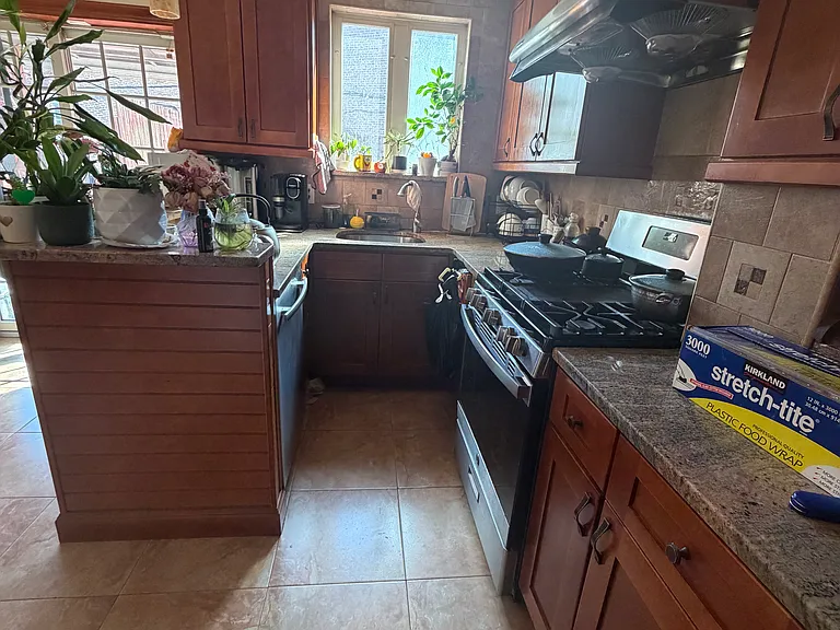 1900 Gerritsen Ave — Photo 3