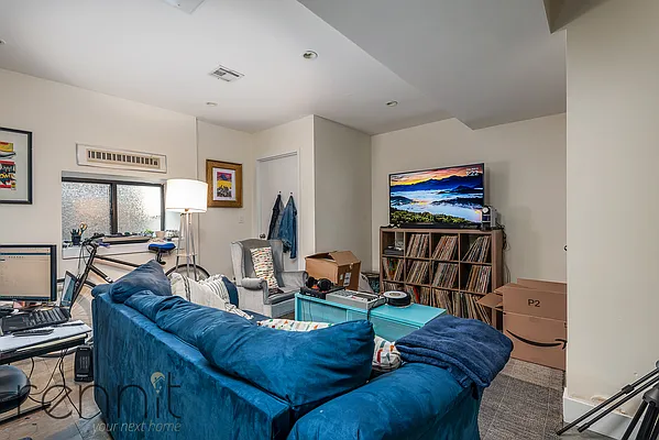 Rented by Rennit Inc. | media 9