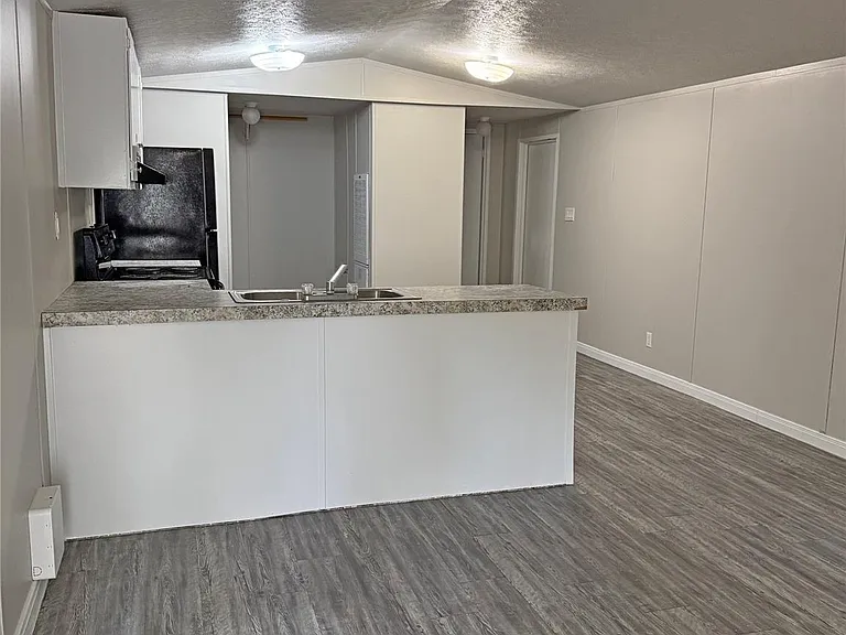 211 Antilles Dr — Photo 3