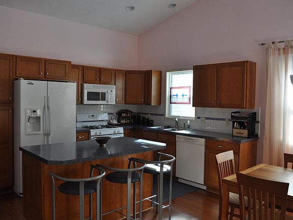 2nd image of 117 Depot Hill Ct