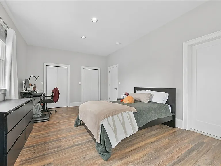467 E 8th St #1A — Photo 17