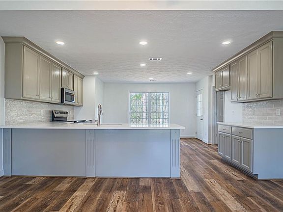 4th image of 23 Lamb Rd