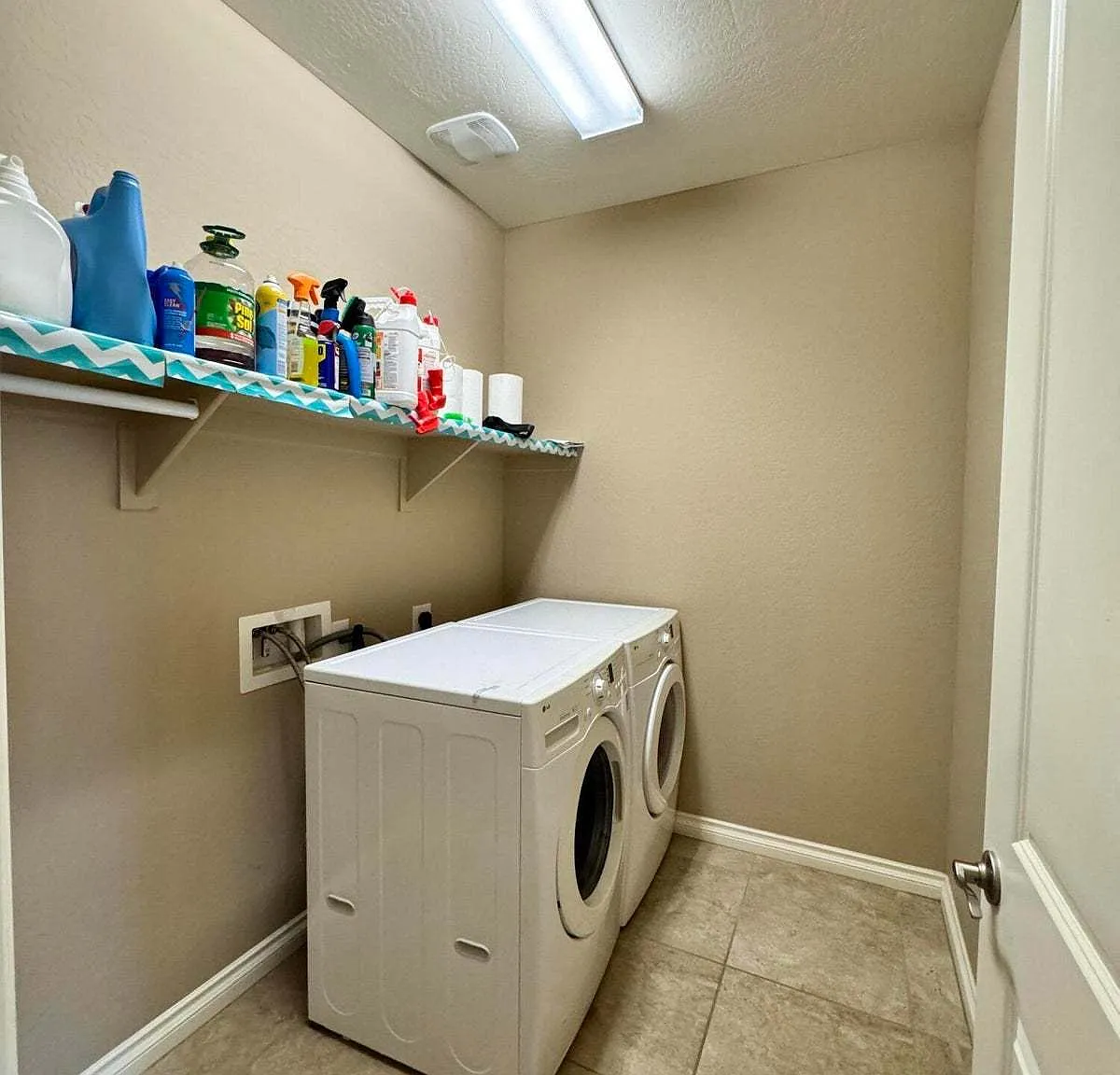 172 East Crescent Place — Photo 4