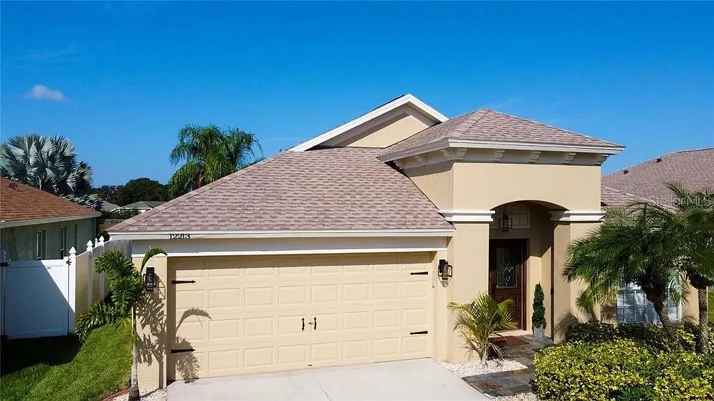 4 bed, 2.0 bath, 1936 sqft, $2,600 — Photo 2