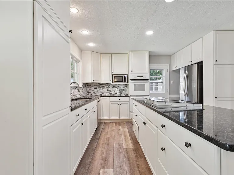 112 Leslie Dr — Photo 17