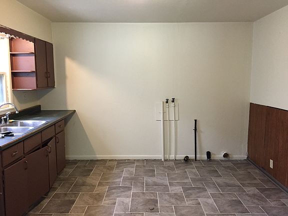 5th image of 530 Catherman Ave