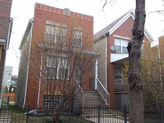 3rd image of 910 E 40th St