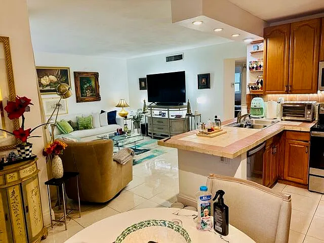 2 bed, 1.0 bath, 925 sqft, $1,895 — Photo 3