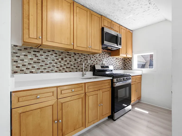 33 Greenbrier St #3 — Photo 3
