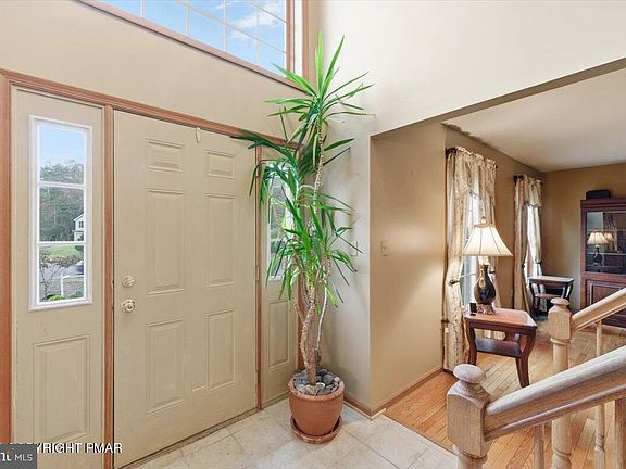 5th image of 102 Arbor Way