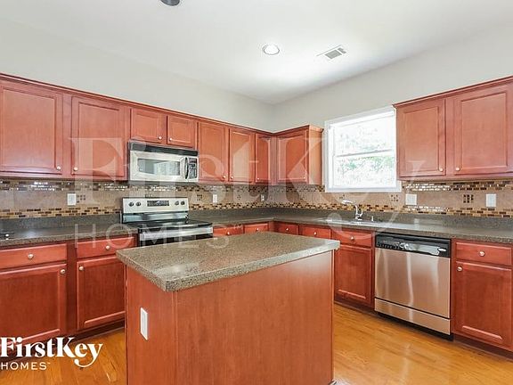 4th image of 1530 Hedington Cir
