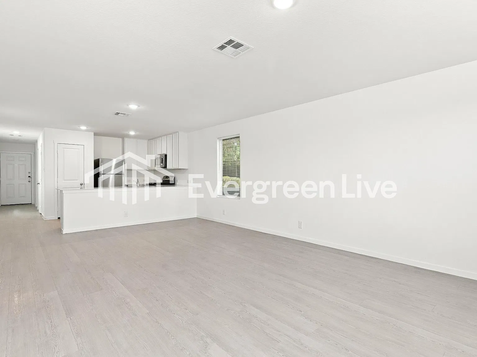 3 bed, 2.5 bath, 1360 sqft, $1,515 — Photo 3