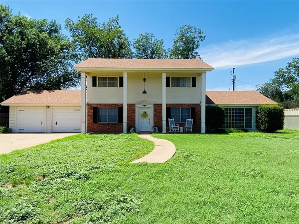 661 S 11th Ave, Munday, TX 76371