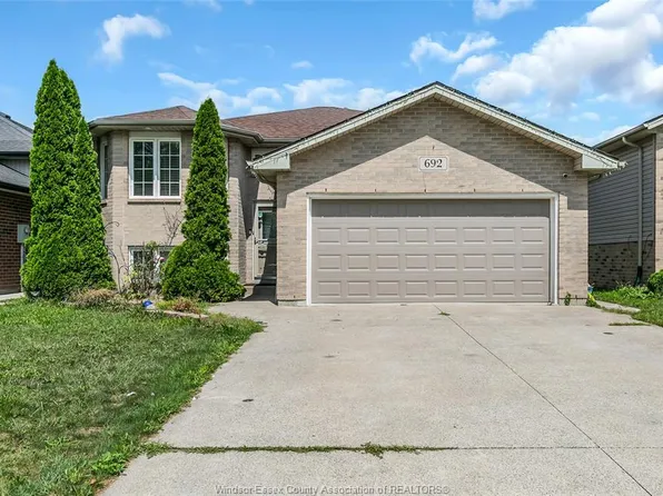 692 Dynasty St, Windsor, ON N9G 2X9
