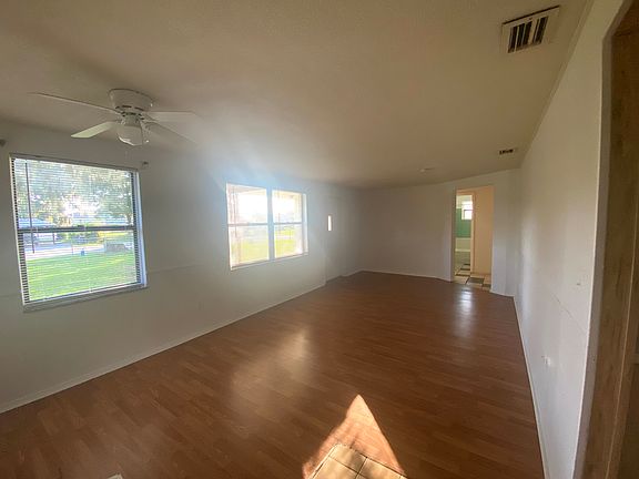 3rd image of 4506 Oak St