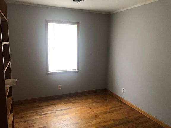 5th image of 275 Bain Ave