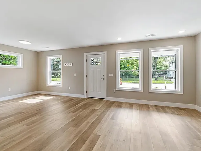 313 N Van Dorn St — Photo 4