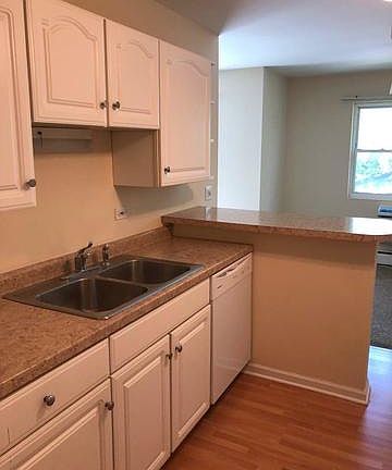 5th image of 120 N Lincoln Ln APT 3C