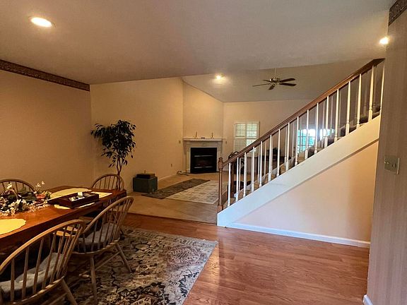 3rd image of 2246 Cambridge Dr