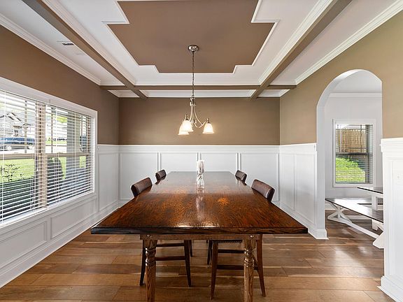 4th image of 3347 N Henderson Way