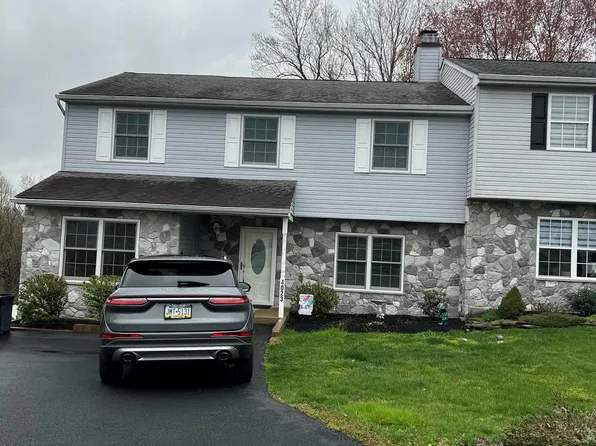 4023 Washington Dr, Upper Chichester, PA 19061