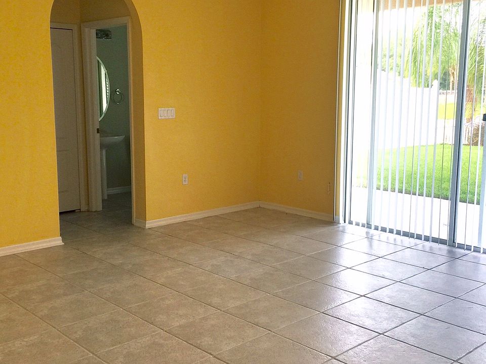 Family Room ~ Vacant Pic