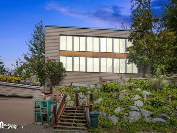 3901 Delores Dr, Eagle River, AK 99577