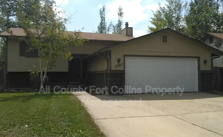 2507 W Lake St — Photo 1