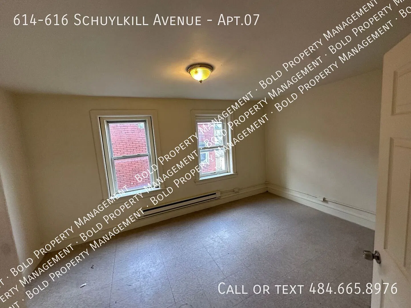 2 Bedroom 1 Bath Apartment — Photo 2