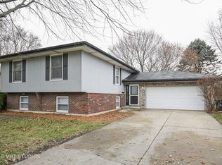 890 Clayton Ave, Elgin, IL 60123