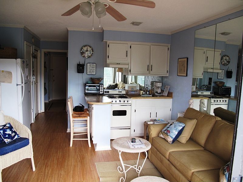 Open kitchen, dining, LR