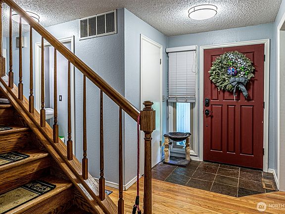 2nd image of 2248 Lakemoor Drive SW