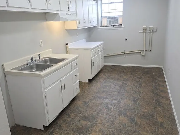505 Oak St — Photo 12