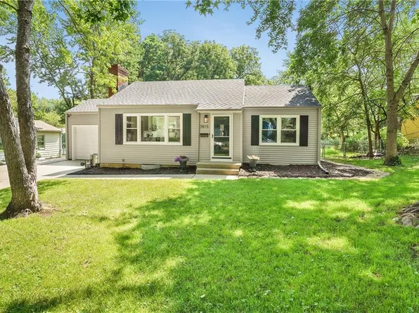 7815 Hardy St, Overland Park, KS 66204