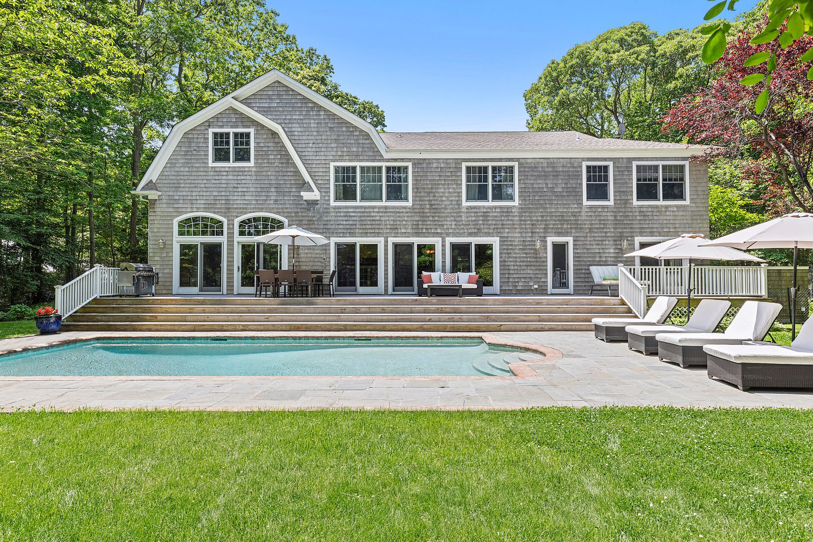  Private Estate Setting
