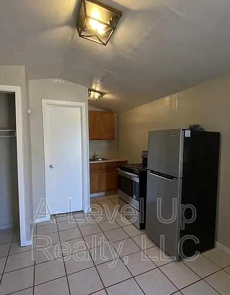 3909 S 14th Ave #3 — Photo 6