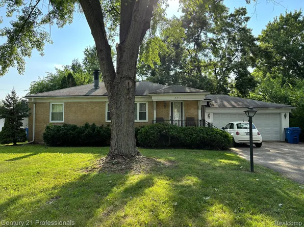 2371 Briggs St, Waterford, MI 48329